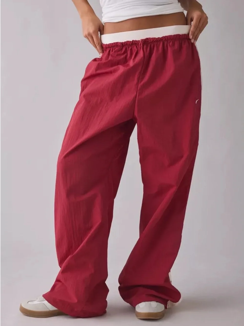Nike Men's Wine Red Loose-Fit Jogger Pants